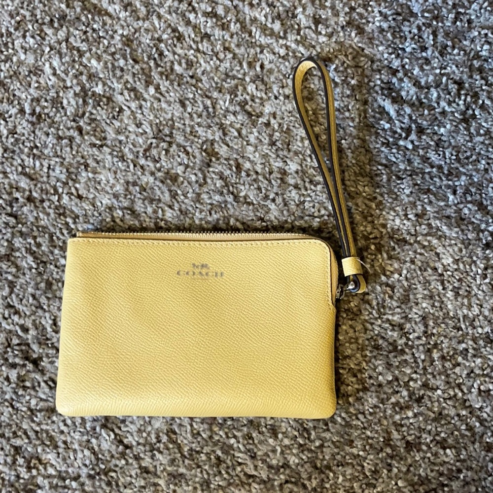 coach wrist wallet